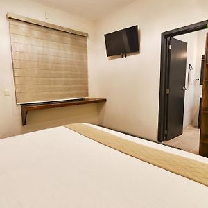 Budget King Room